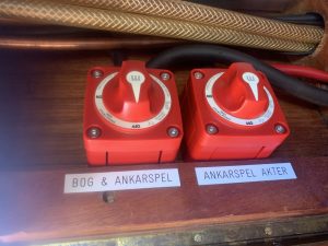 Switches Nauticat 40
