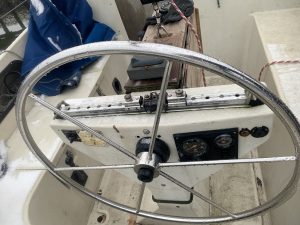 Förre nyinstallation av instrumenthus och nya Raymarine-instrument